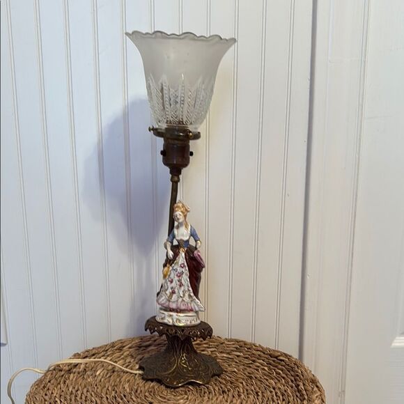 Vintage Porcelain Figurine Table Lamp - Picture 1 of 6